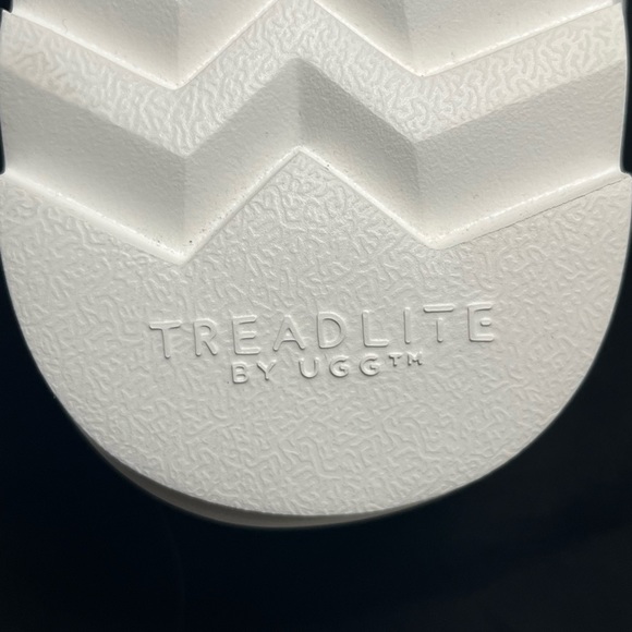 UGG Maxi Slide Logo Shoes / Slides / Platforms - White & Black - Women’s Size 7 - Picture 11 of 14